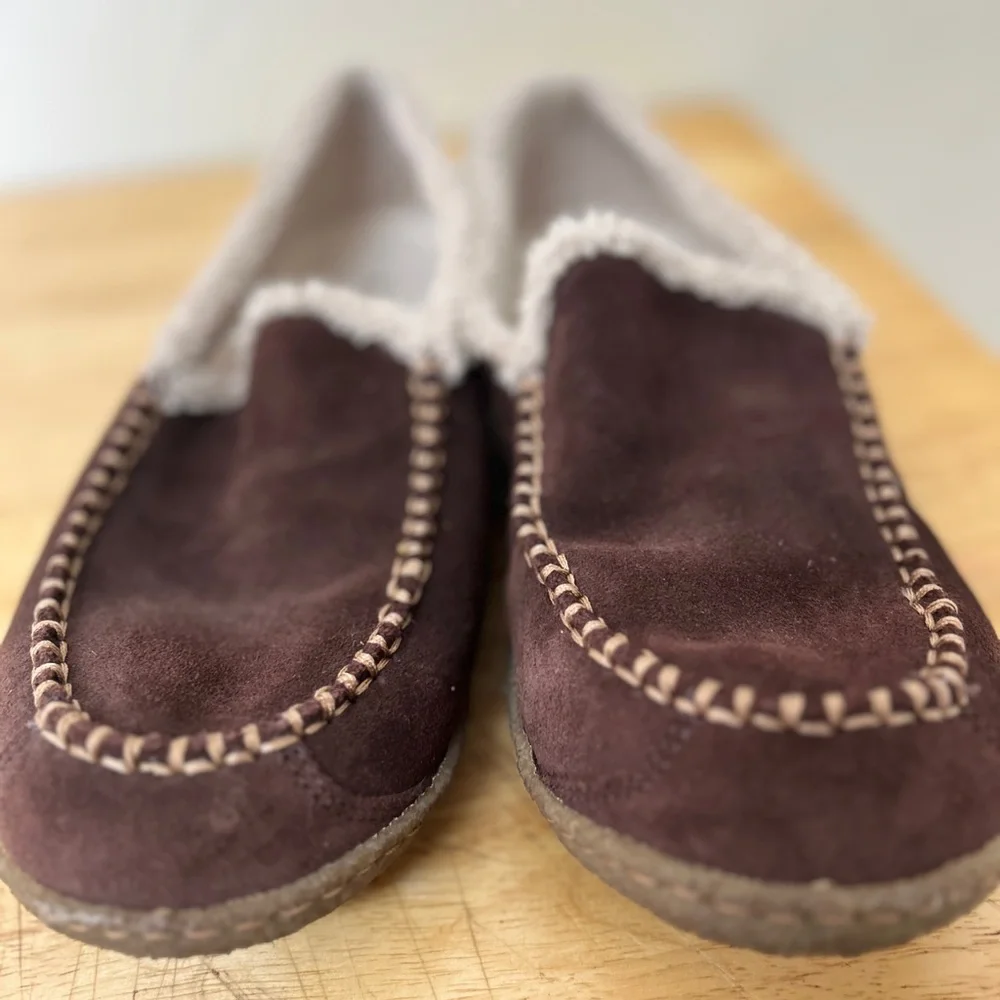 Columbia‎ Brown Suede Moccasin Slippers size 10